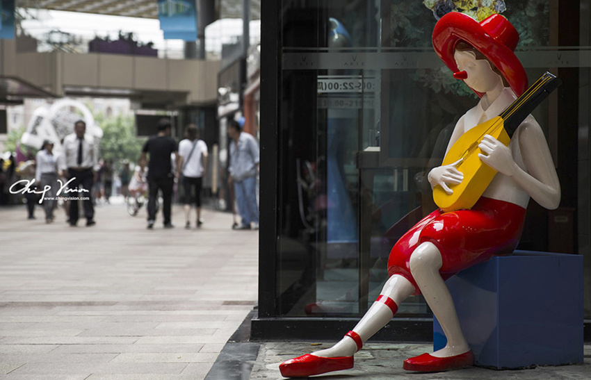 西(xī)郊百聯商業(yè)空(kōng)間(jiān)藝術(shù)雕塑