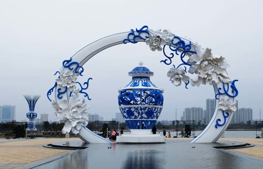 江西(xī)省高(gāo)安市(shì)瑞陽湖(hú)廣場(chǎng)元青花(huā)系列城(chéng)市(shì)雕塑