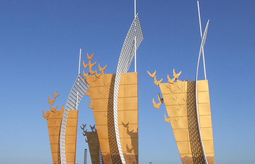 大(dà)連長(cháng)興島臨港開(kāi)發區(qū)雕塑群（共10組）