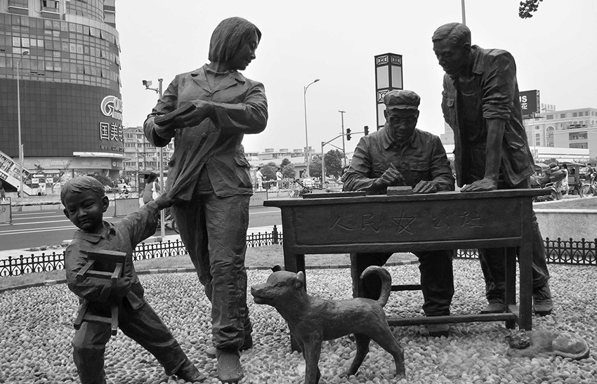 上(shàng)海(hǎi)曹安路(lù)“公社文(wén)化(huà)”雕塑組群  